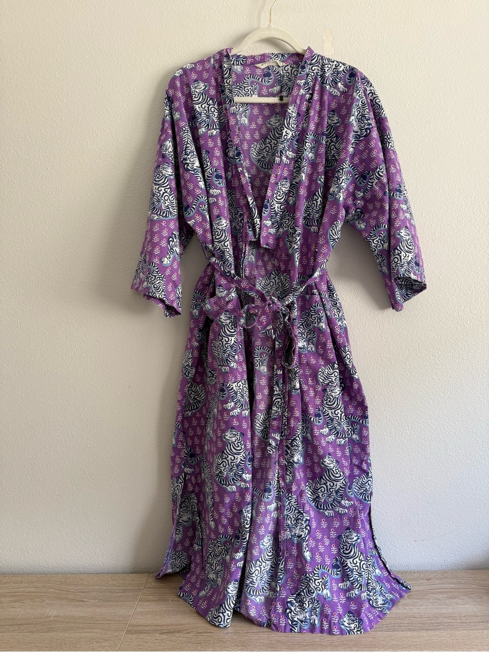 PRINTFRESH Tiger Queen Robe size Small/medium in violet - Picture 5 of 9